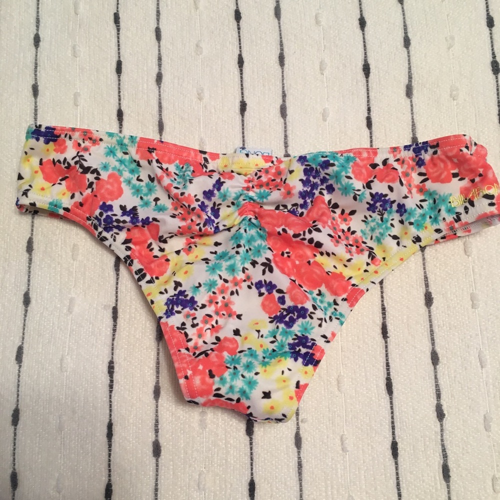 BILLABONG: (xs) Rouched Floral Bikini Bottoms